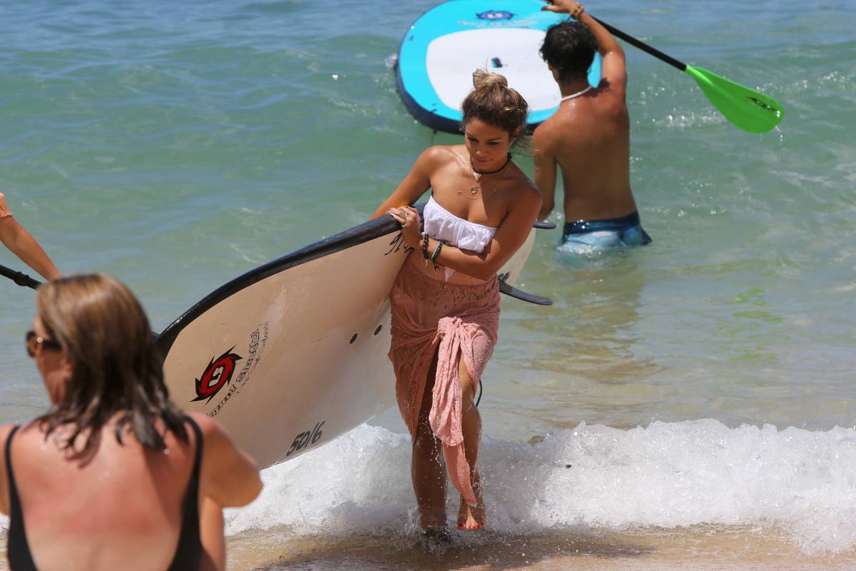 Vanessa-Hudgens-in-Bikini-11