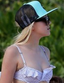 Ava-Sambora-in-Bikini-in-Maui-5