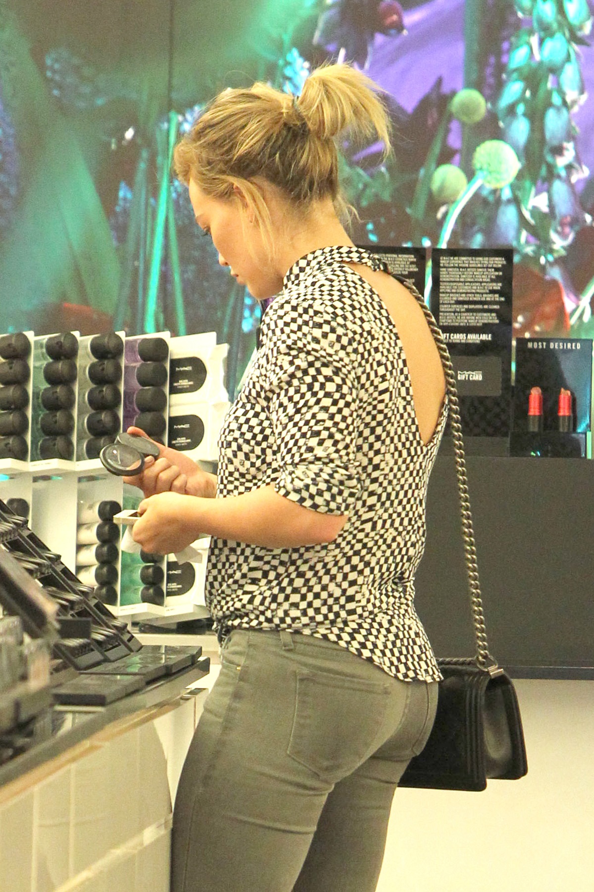 Hilary-Duff-405