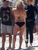 Hilary-Duff-in-Bikini-1