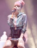 Lily-Allen-Upskirt-1