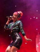 Lily-Allen-Upskirt-4