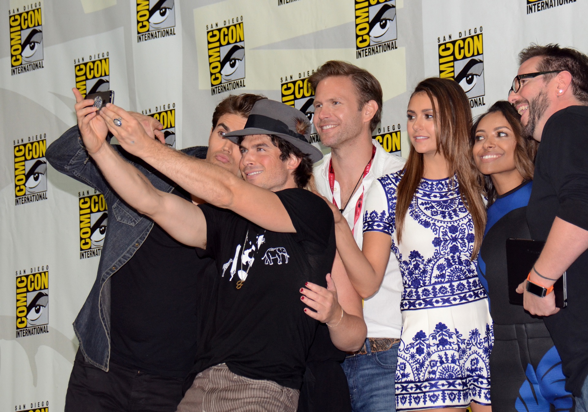 Paul Wesley, Ian Somerhalder, Matthew Davis, Nina Dobrev, Kat Graham, Damian Holbrook