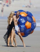 Paris-Hilton-Malibu-1