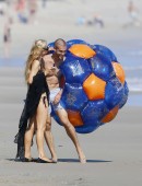 Paris-Hilton-Malibu-10