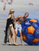 Paris-Hilton-Malibu-11