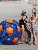 Paris-Hilton-Malibu-12
