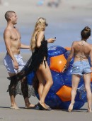 Paris-Hilton-Malibu-2