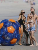 Paris-Hilton-Malibu-3