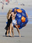 Paris-Hilton-Malibu-4