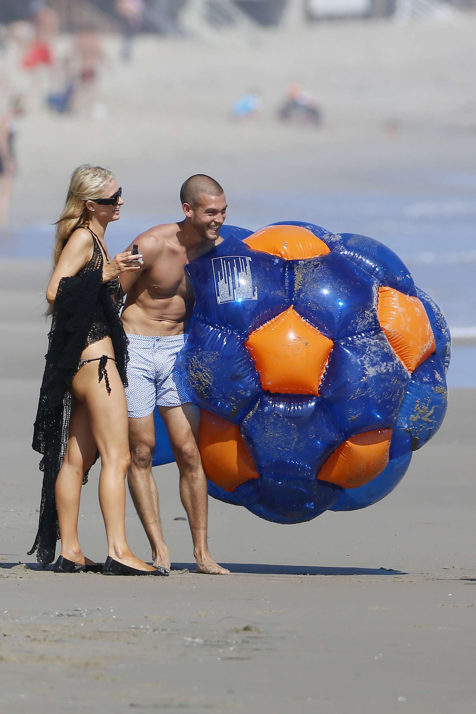 Paris-Hilton-Malibu-7