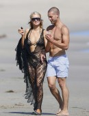 Paris-Hilton-Malibu-8