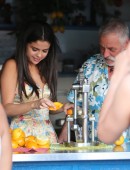 Selena-Gomez-Out-and-About-in-Ischia-9