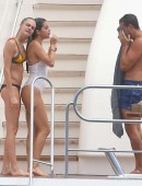 Selena-Gomez-and-Cara-Delevingne-7