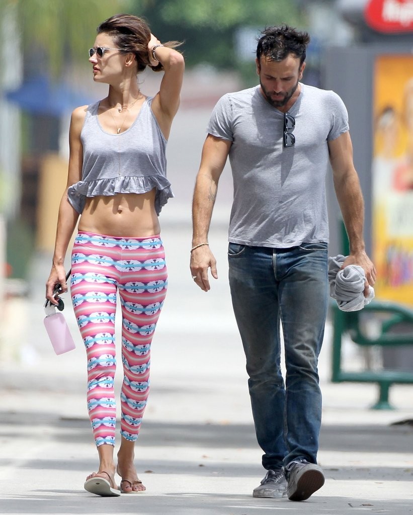 Alessandra-Ambrosio-15