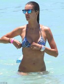 Alessandra-Ambrosio-311