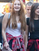 Hailee-Steinfeld-and-Sophie-Turner-1