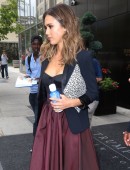 Jessica-Alba-Upskirt-1