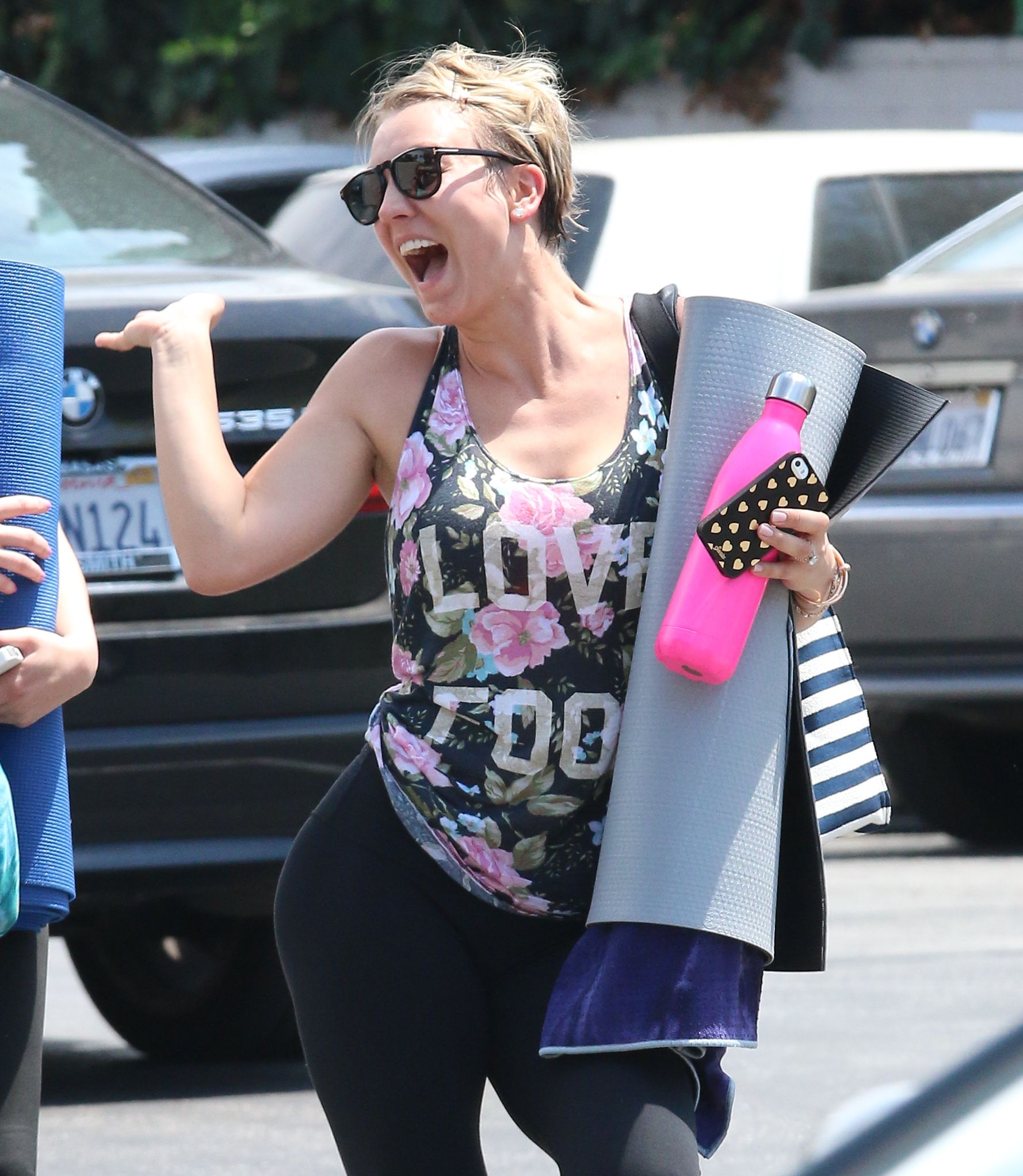 Kaley-Cuoco-112