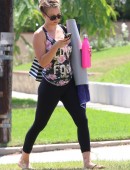Kaley Cuoco leaving yoga in spandex