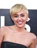 Miley-Cyrus-2014-MTV-VMA-Awards-14