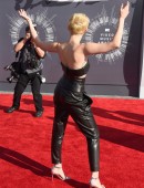 Miley-Cyrus-2014-MTV-VMA-Awards-5