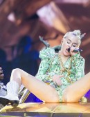 Miley-Cyrus-Bangerz-Tour-Uniondale-NY-12