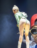 Miley-Cyrus-Bangerz-Tour-Uniondale-NY-4