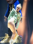Miley-Cyrus-Bangerz-Tour-Uniondale-NY-5