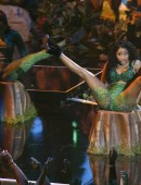 Nicki Minaj performs "Anaconda" during the 2014 MTV Video Music Awards in Inglewood