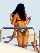 Rihanna-in-Sicily-Italy-11