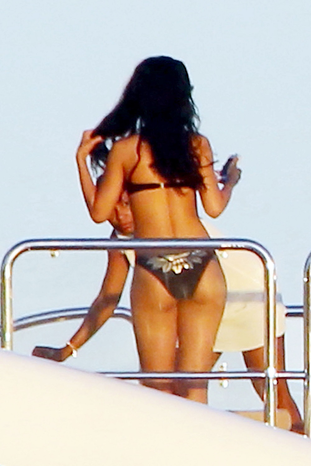 Rihanna-in-Sicily-Italy-11