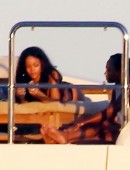 Rihanna-in-Sicily-Italy-13