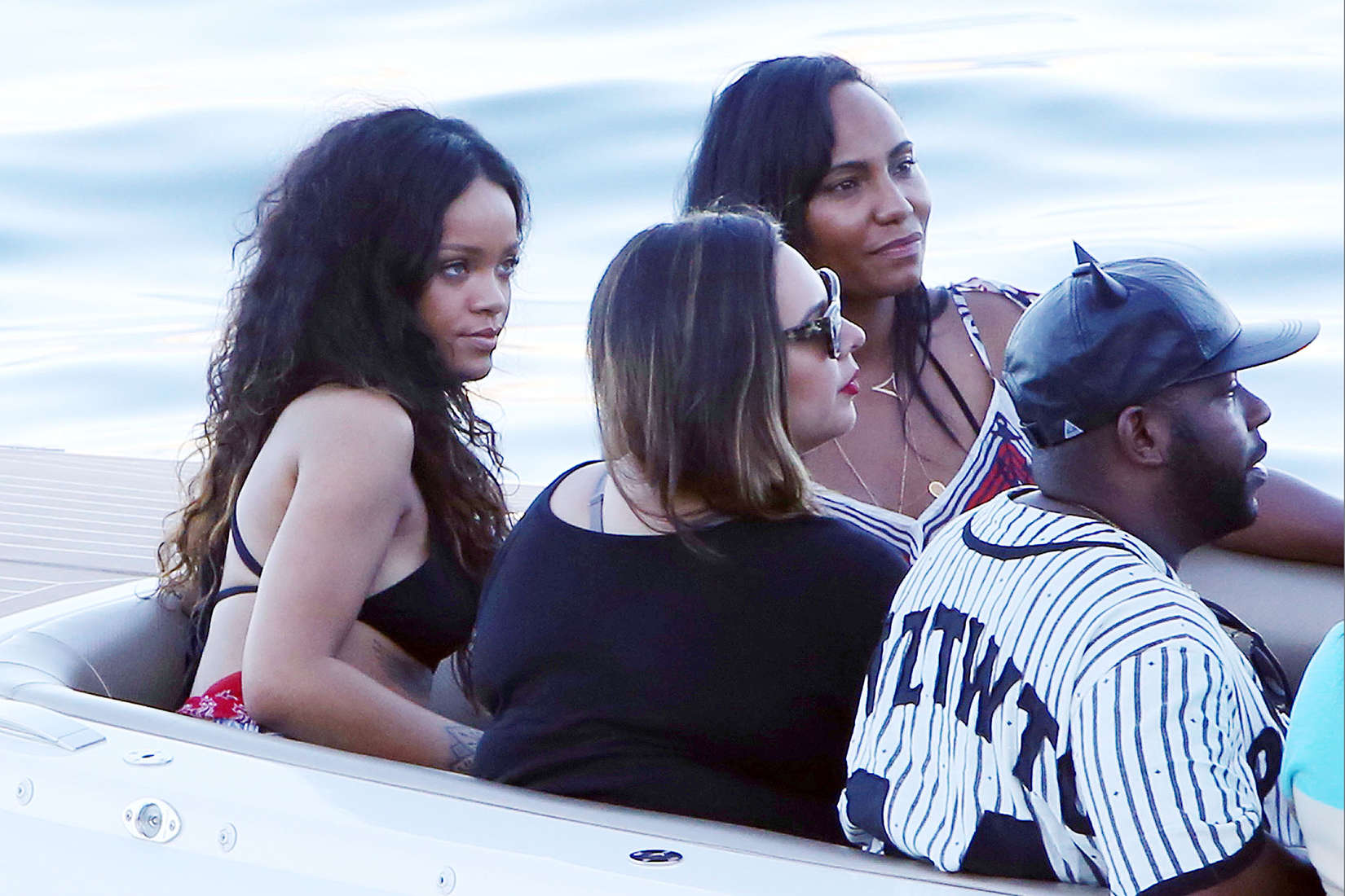 Rihanna-in-Sicily-Italy-4