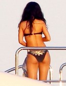Rihanna-in-Sicily-Italy-6