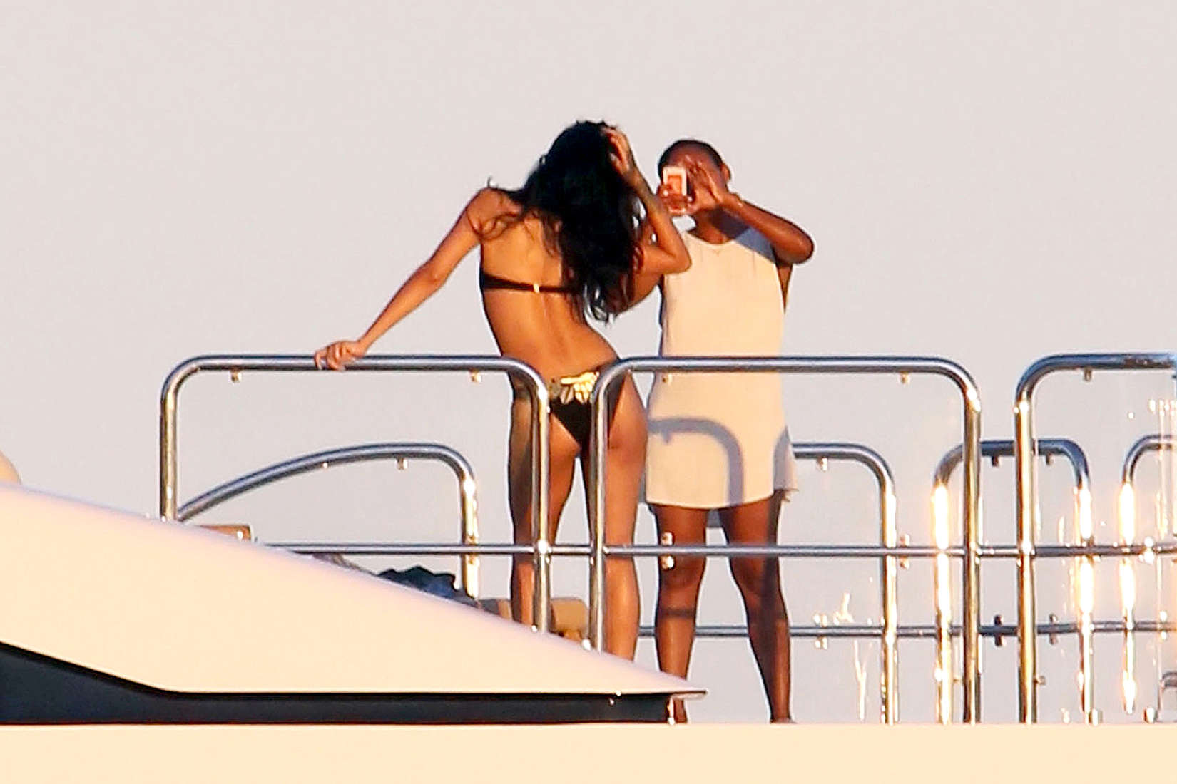 Rihanna-in-Sicily-Italy-8