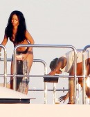 Rihanna-in-Sicily-Italy-9