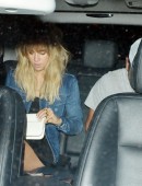 Suki-Waterhouse-Upskirt-7