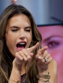 Alessandra-Ambrosio-El-Hormiguero-TV-show-10