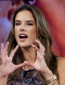 Alessandra-Ambrosio-El-Hormiguero-TV-show-15