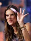 Alessandra-Ambrosio-El-Hormiguero-TV-show-6