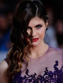 Alexandra-Daddario-11