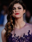 Alexandra-Daddario-13