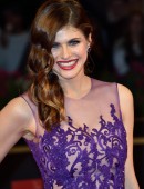 Alexandra-Daddario-16