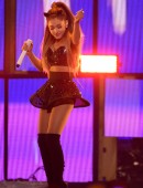 Ariana-Grande-607