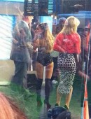 Ariana-Grande-on-Sunrise-TV-2