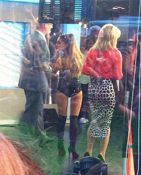 Ariana-Grande-on-Sunrise-TV-2