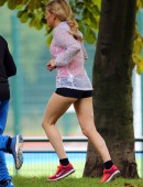 Ellie Goulding keeping fit