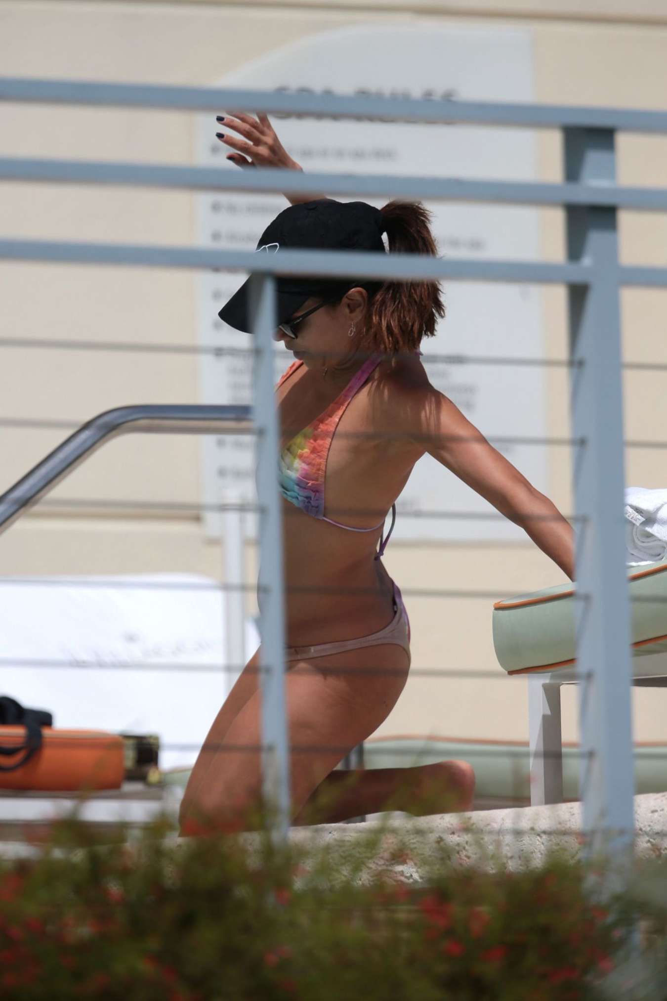 Eva-Longoria-in-Bikini-4