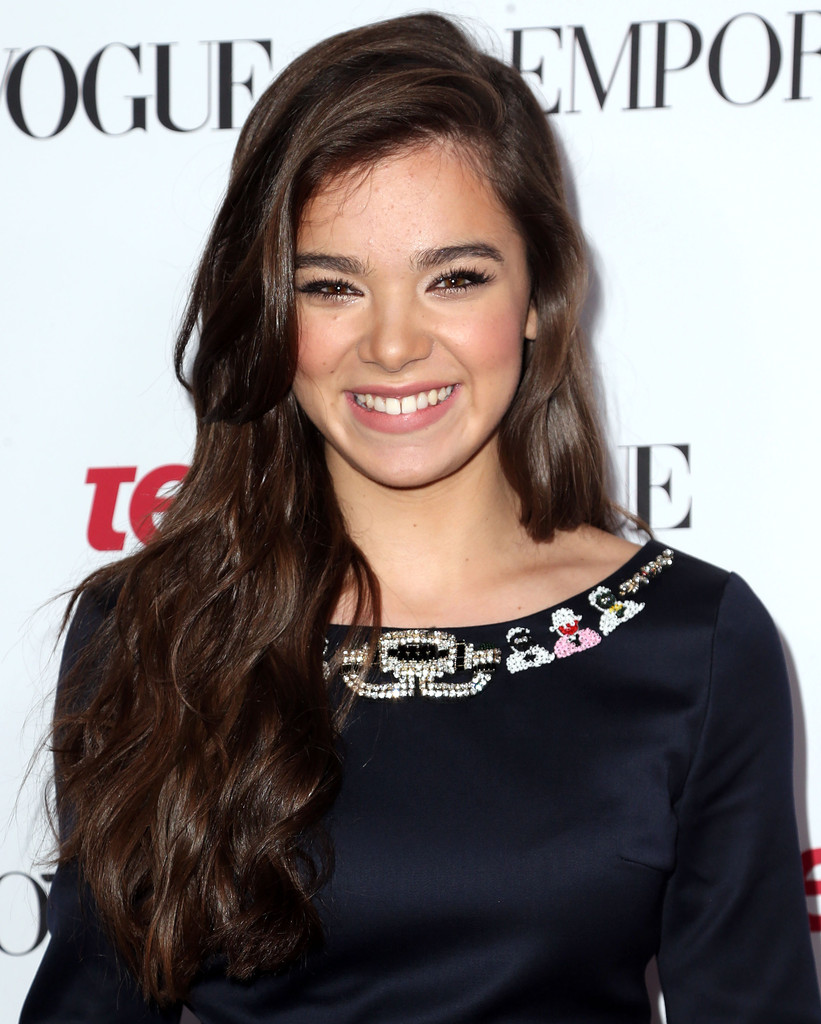 Hailee-Steinfeld-805
